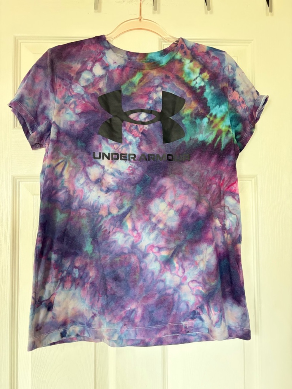 New Under Armour women’s Ice Dyed Graphic Tee. Size M